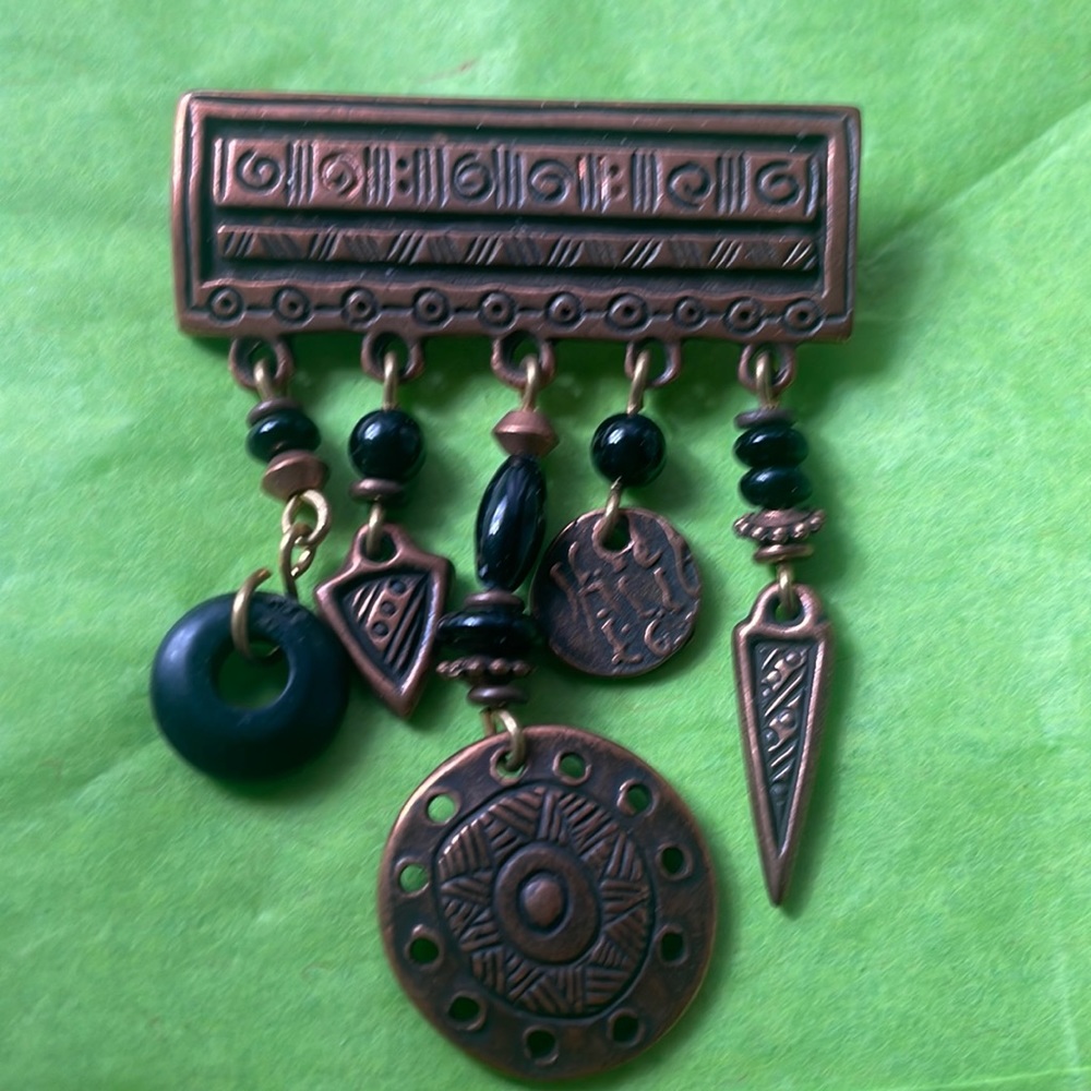 “Steam punk” type brooch Copper colored.